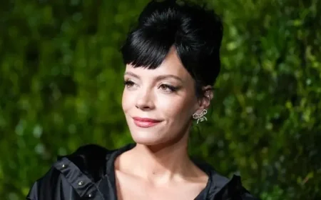 Lily Allen will perform her new album in UK theaters