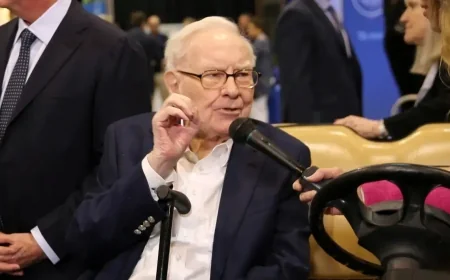 Berkshire's operating income increased 34%, Buffett did not buy back any shares