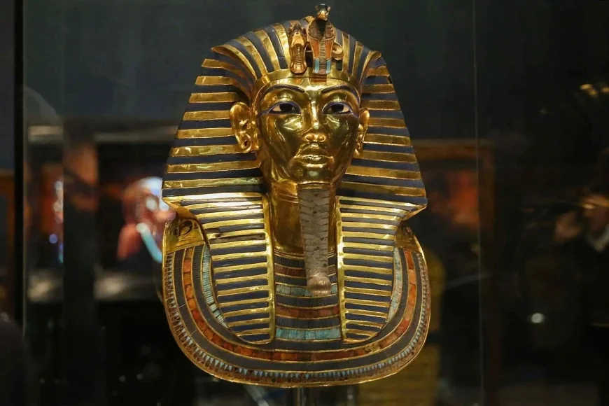 Scientist Works to Save King Tut’s Tomb from Collapse