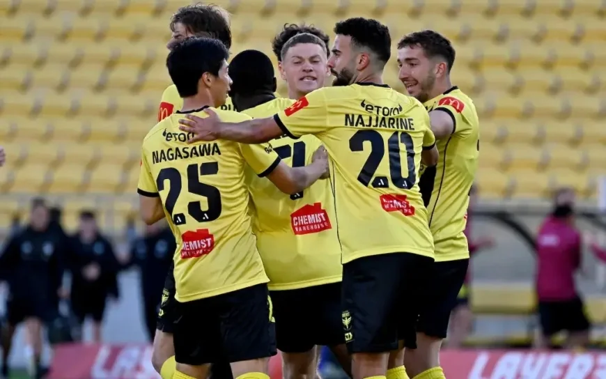 A-League live: Wellington Phoenix face Auckland FC clash