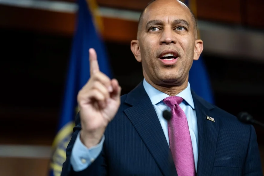 Jeffries Defends Push to Extend Obamacare Credits