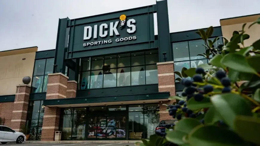 Dick’s Cuts Foot Locker Stores to Protect Profits