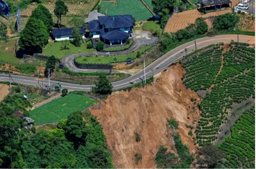 Indonesia Flood Survivors Face Delays in Receiving Aid