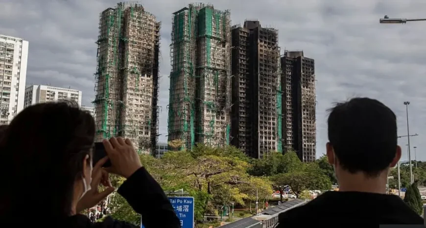 Hong Kong Votes Amid Mourning for Deadly Fire Victims