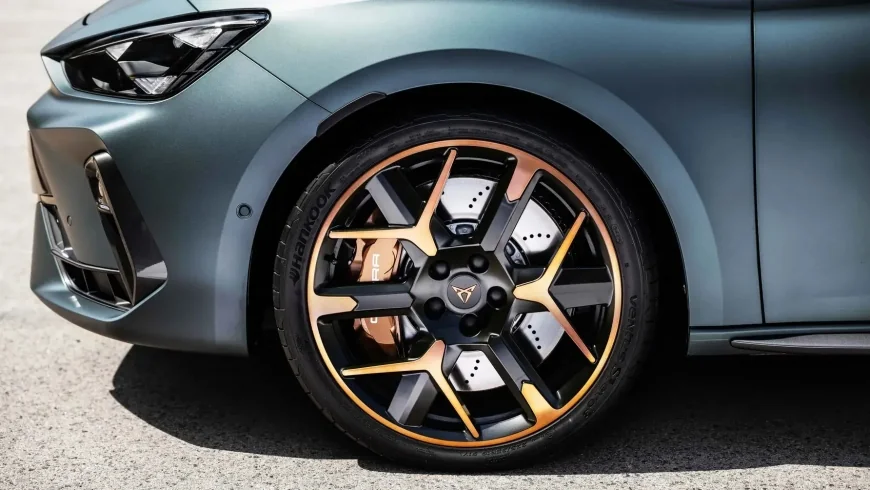 7 Reasons the 325bhp Cupra Leon Is a Hot Hatch Survivor