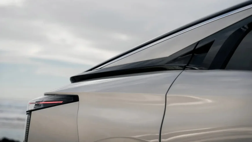 7 Reasons DS No 8 EV Dominates Luxury Hatchbacks