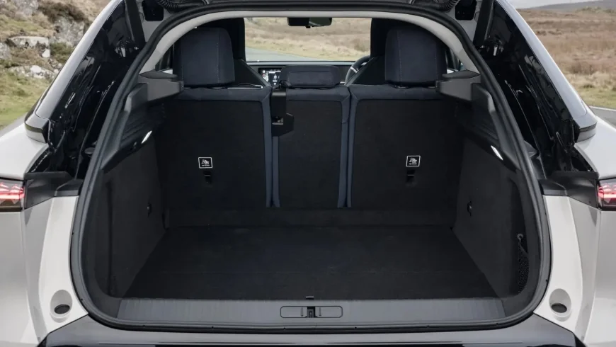 7 Reasons DS No 8 EV Dominates Luxury Hatchbacks