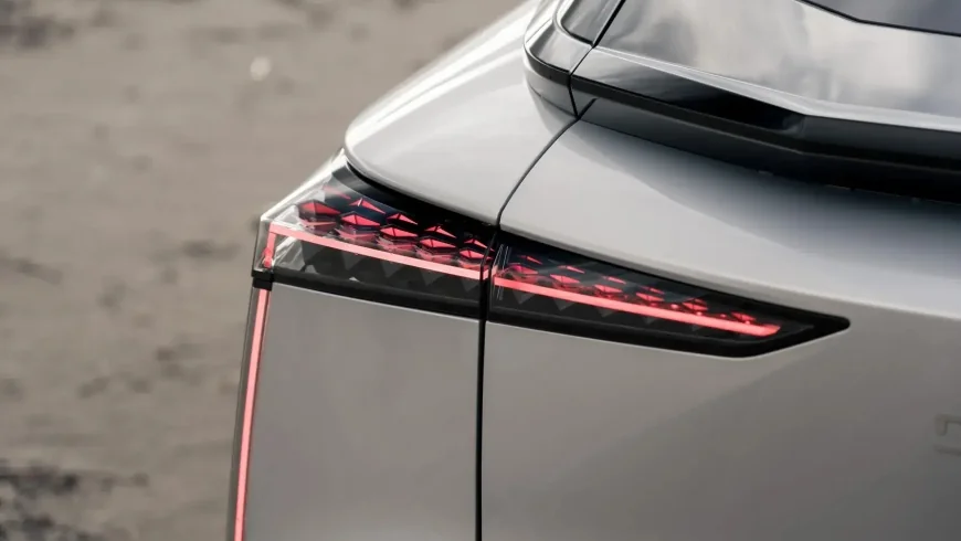 7 Reasons DS No 8 EV Dominates Luxury Hatchbacks